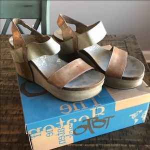 OTBT bush bell gold wedges